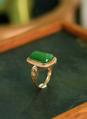 和田玉碧玉18K金镶椭圆戒指