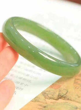新疆和田玉湖水绿手镯女士玉镯