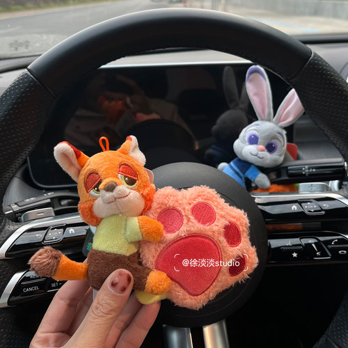 疯狂动物城正版爱的抱抱朱迪尼克汽车怀挡装饰雨刮器公仔情侣礼物 - 图0