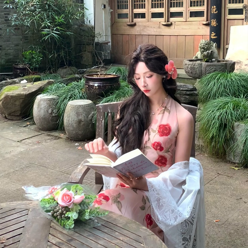 酒午自制气质收腰v领玫瑰碎花连衣裙2025度假修身印花长裙 - 图1