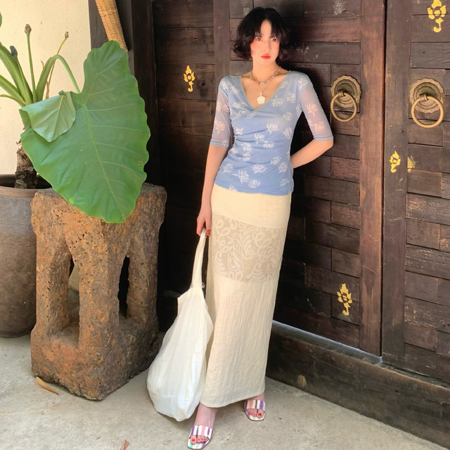 Jiuwu homemade 2025 new style Huajianling French retro V-neck floral mid-sleeve top