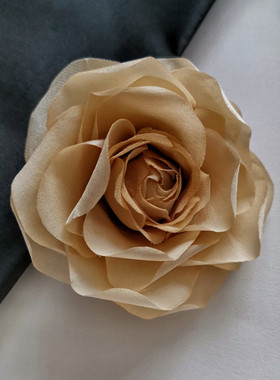 手作真丝布花玫瑰花胸针