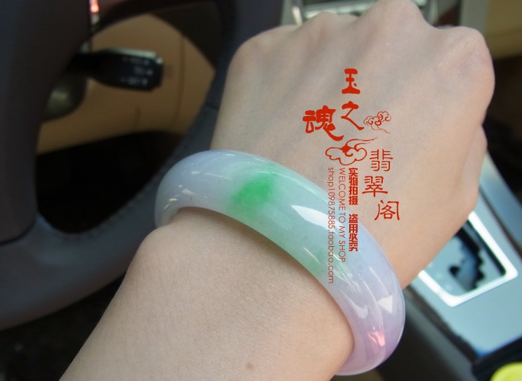 天然 货正品翡翠手镯水润阳绿紫罗兰飘花女款玉手镯子无杂带证书 A 天然 货正品翡翠手镯水润阳绿紫罗兰飘花女款玉手镯子无杂带证书 A