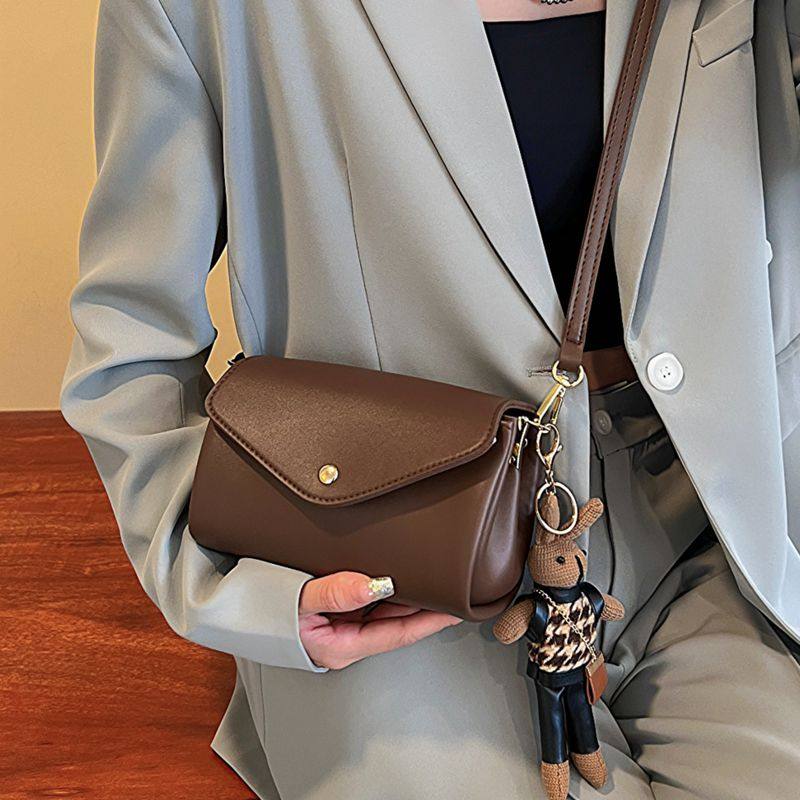 今年流行包包女2025新款韩系简约百搭斜挎包高级感复古单肩小方包,淘宝优惠券,粉丝福利购,淘宝优惠卷