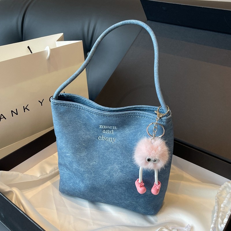 秋冬时尚休闲手提小包包女士2025新款简约百搭通勤单肩腋下水桶包,淘宝优惠券,粉丝福利购,淘宝优惠卷