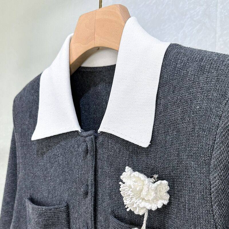 小香风名媛2025秋冬新款撞色翻领小胸花修身显瘦包臀针织连衣裙女