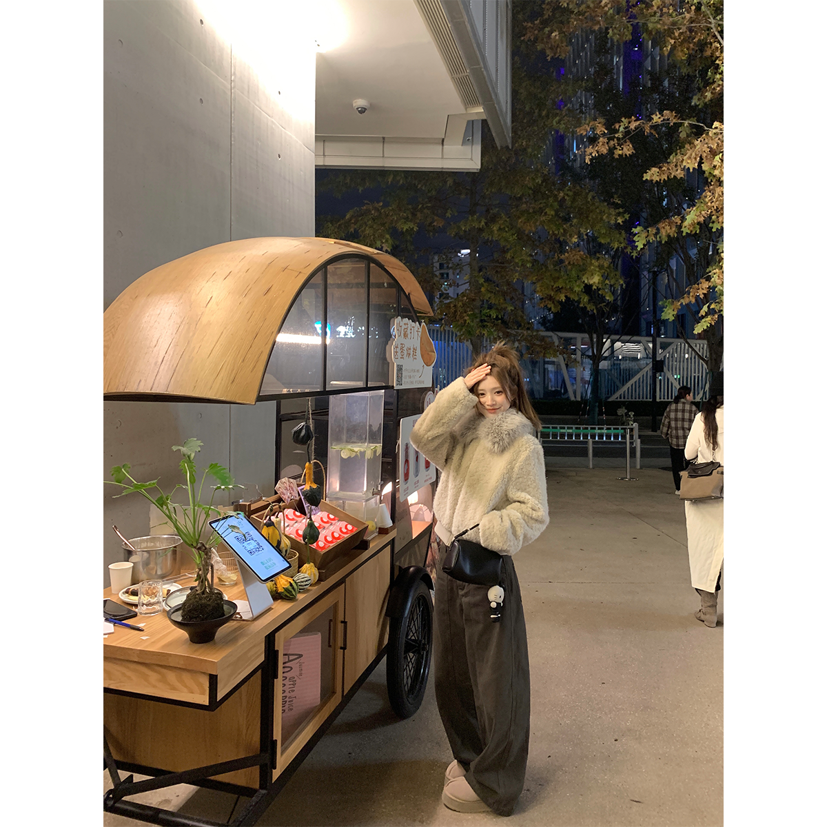 珍珍家 奢感姿态两件套环保毛领皮毛一体厚外套&经典显瘦工装裤女,淘宝优惠券,粉丝福利购,淘宝优惠卷