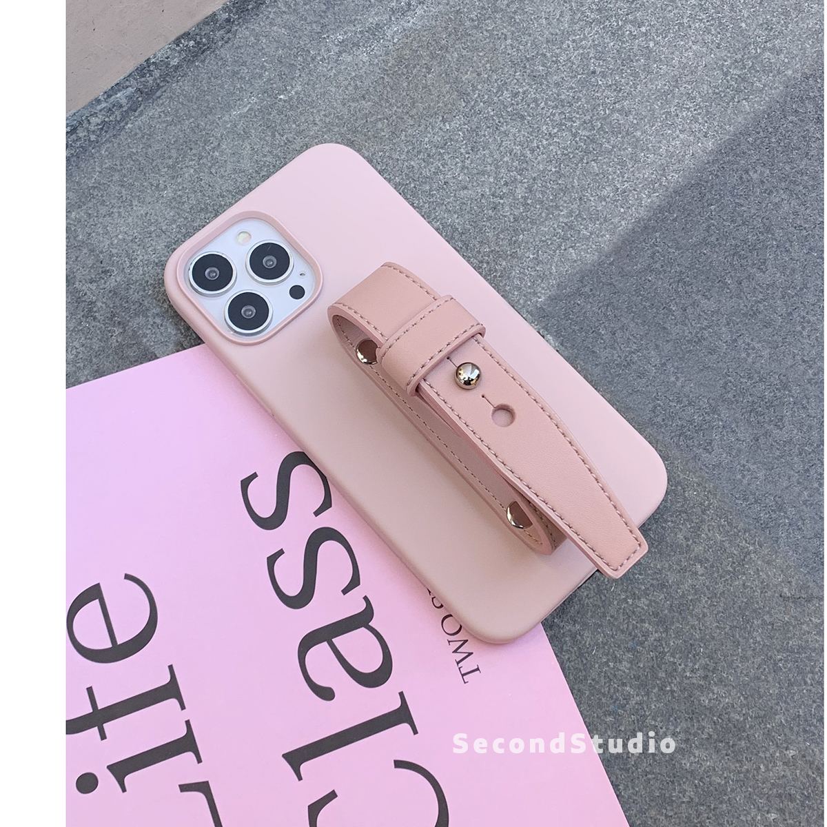 韩风砂粉色苹果15pro软壳全包12创意皮腕带13pro液态硅胶iphone14promax手机壳 - 图1