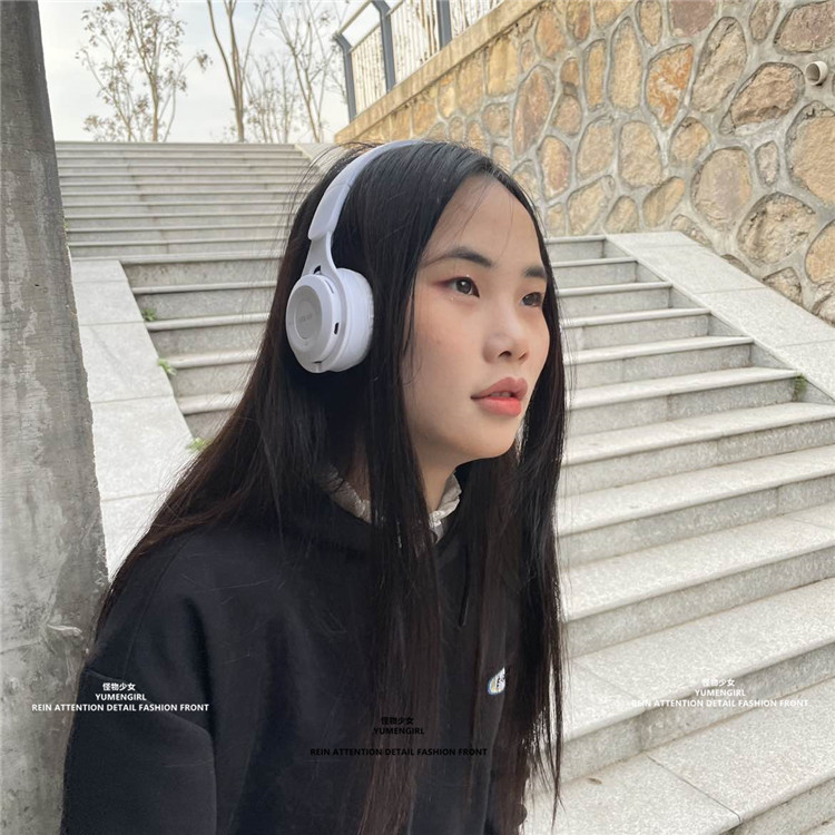 ins韩国复古博主黑白蓝牙无线充电头戴式女可折叠耳机时尚穿搭