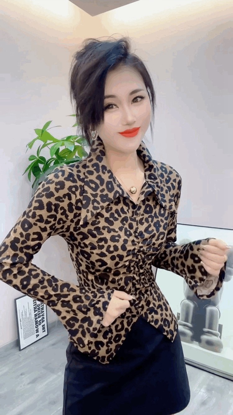 欧货时尚高级感豹纹T恤女喇叭袖上衣春新款皱褶设计感修身打底衫,淘宝优惠券,粉丝福利购,淘宝优惠卷
