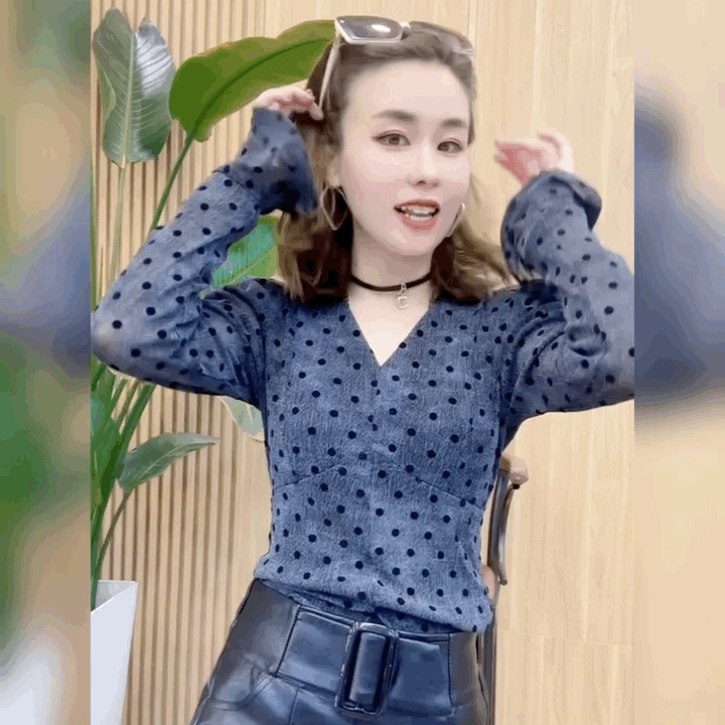 高级感蕾丝网纱打底衫设计感波点长袖T恤女修身喇叭袖收腰V领上衣,淘宝优惠券,粉丝福利购,淘宝优惠卷