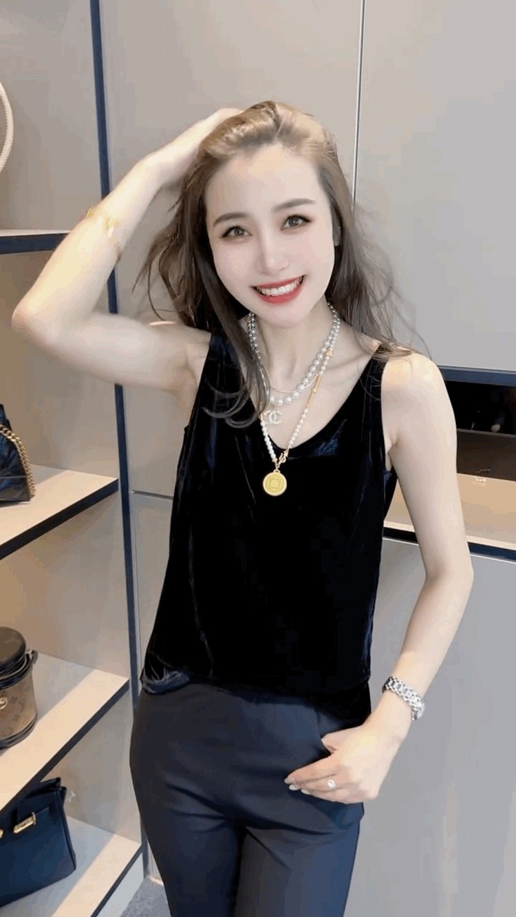 金丝绒吊带V领背心女百搭打底衫潮内搭黑色小吊带丝绒美背心女士