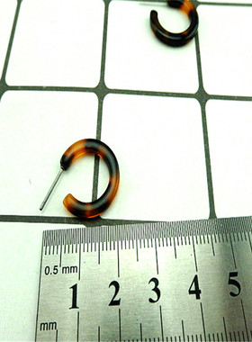 饰品质感时尚风夸张耳钉