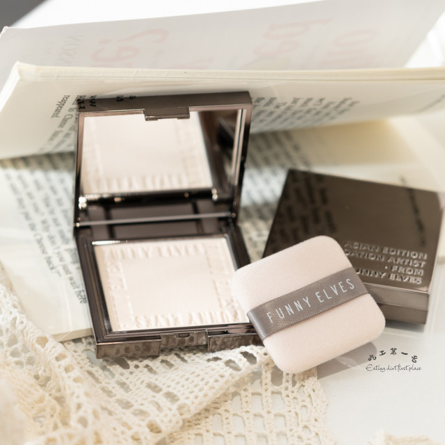 Funnyelves Square Soft Focus Honey Powder Setting Long-lasting Coverage Waterproof and Sweatproof Liquid Foundation Beauty Gift