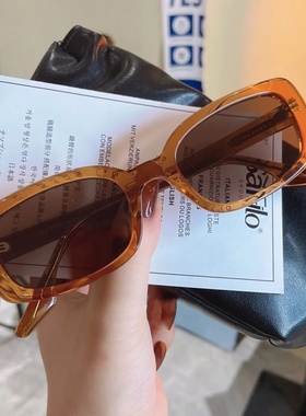 方形欧美小脸墨镜白色街拍