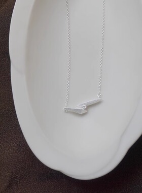 一寸十里纯银冰晶水滴V形项链