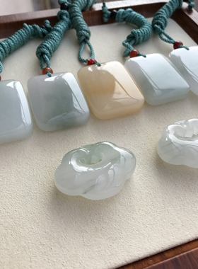 天然新疆天山翠平安无事牌面包牌挂件男女款飘花翡翠