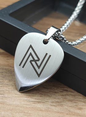 时尚厚底金属吊坠项链黄乐荣