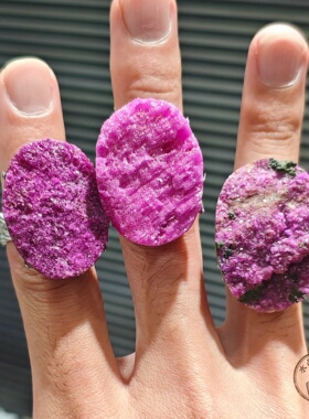 天然红色晶石原石戒指 合金开口可调节 天然粉紫色个性宣言戒指