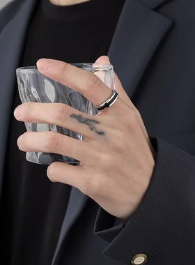 钛钢戒指黑白相间戒指男士尾戒