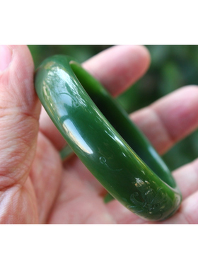 新疆和田玉碧玉菠菜绿雕花手镯