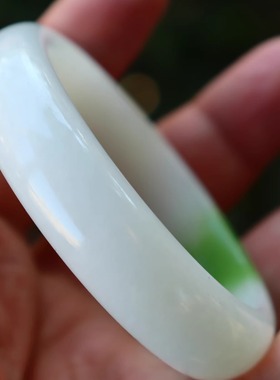 天然新疆和田玉翠青手镯玉镯子