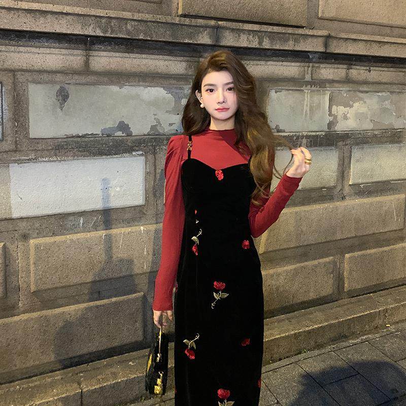 AM NANA 丝绒吊带新年战袍法式玫瑰刺绣女复古气质包臀高级感裙子,淘宝优惠券,粉丝福利购,淘宝优惠卷