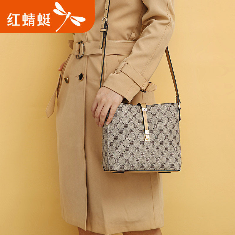红蜻蜓2020新款印花ins风水桶包 红蜻蜓箱包女士包袋