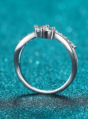 新款S925银V形微镶戒指四爪莫桑钻戒指日常佩戴求婚戒指饰品礼物