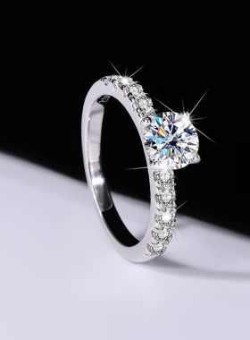 时尚S925纯银镀铂金莫桑石豪华四爪钻戒结婚生日礼物戒指送女朋友