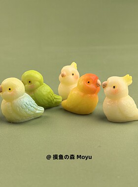 上班搭子，可爱迷你仿真小鹦鹉工位桌面小摆件电脑显示屏装饰品