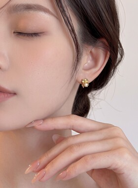 轻奢复古金色花朵珍珠耳钉女款
