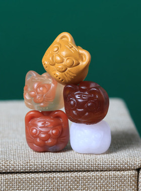 手工雕刻生肖手链吊坠南红国潮女