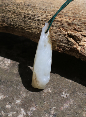 原创吊坠和田玉火焰白玉籽料