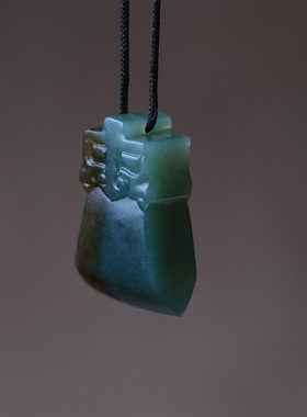 原创设计吊坠和田玉兽面玉斧青花