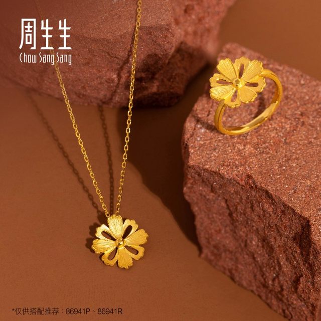 Chow Sang Sang Gesang flower gold pendant