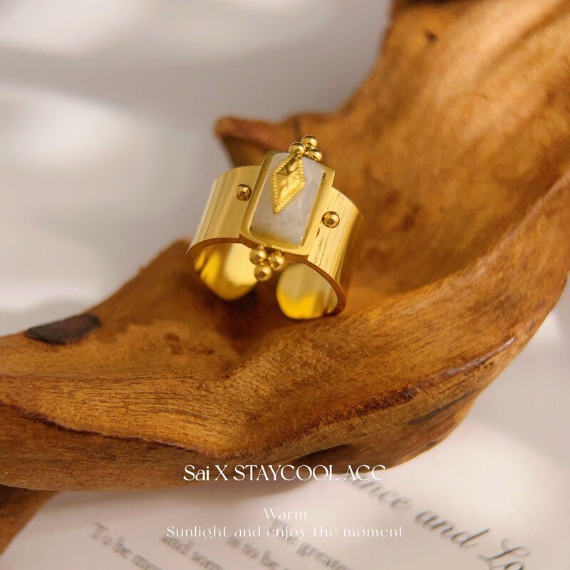 Retro open titanium steel gold shiny medieval ladies ring high-end ring palace style starburst old money square