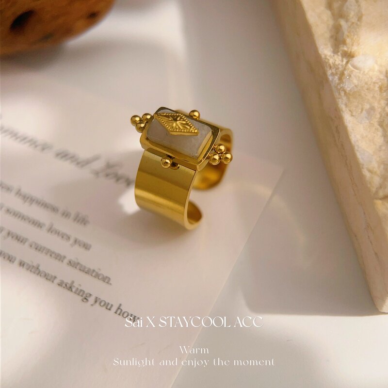 Retro open titanium steel gold shiny medieval ladies ring high-end ring palace style starburst old money square