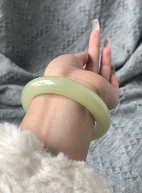 55圈口天然和田玉新疆若羌柠檬黄手镯63.2克