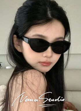 jennie同款墨镜女户外拍照