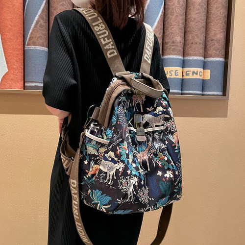 轻奢南韩丝轻便大容量妈妈双肩包女2026新款时尚旅行背包学生书包 - 图1