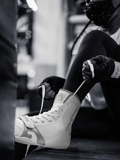 High top boxing boots indoor