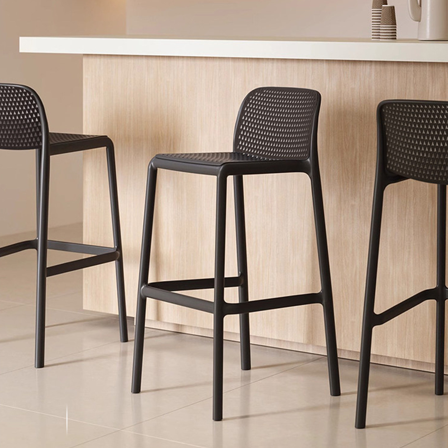 现代简约高脚椅家用塑料镂空靠背椅省空间叠放设计带搁脚吧台椅子,淘宝优惠券,粉丝福利购,淘宝优惠卷