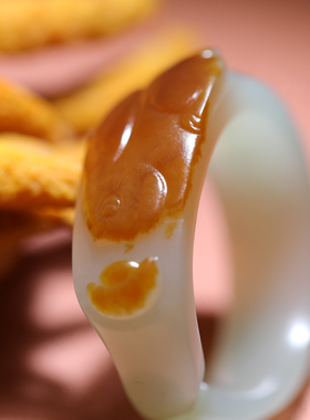 【姑苏润石堂】在售5.7克新疆和田玉籽料红皮青玉玉兔玉戒