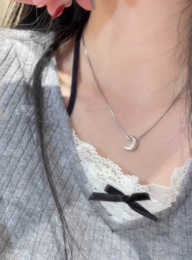 简约百搭弯月钛钢项链女ins冷淡风卫衣链潮流气质锁骨链配饰新品