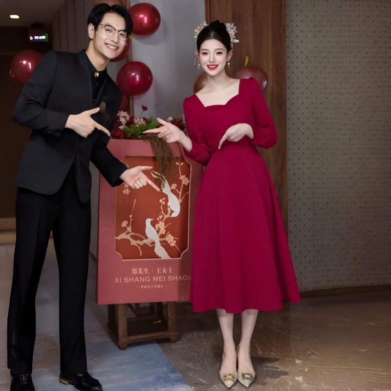 2026年订婚礼服高级感红色长袖敬酒服新娘宴会气质回门便装中长裙 - 图0