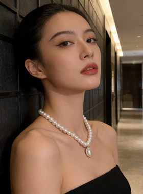 轻奢珍珠项链女椭圆吊坠小众高级锁骨链柔甜洛可可风颈链