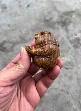 还吃收你来了木雕绿檀土拨鼠手把件黄金檀摆件崖柏老鼠玄关装饰品