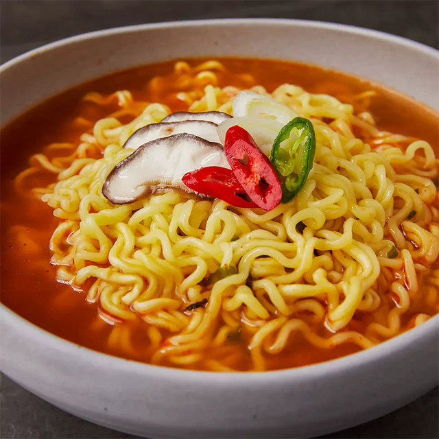 Korean imported tumbler gold ramen instant noodles