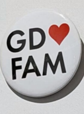 GD权志龙INS同款FAM+ILY雏菊818图案马口铁徽章吧唧胸针周边应援